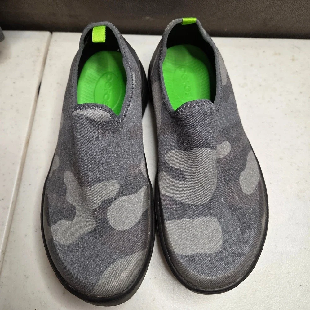 OOFOS Women's or Youth Gray Camouflage Eezee Slip On Shoes Size 6/37
